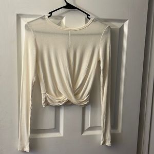 Alo yoga cute white top in size S